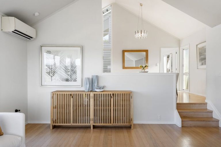 Photo of property in 14 Mcfetridge Place, Hillcrest, Auckland, 0627
