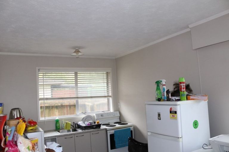 Photo of property in 2/199 Henderson Valley Road, Henderson, Auckland, 0612
