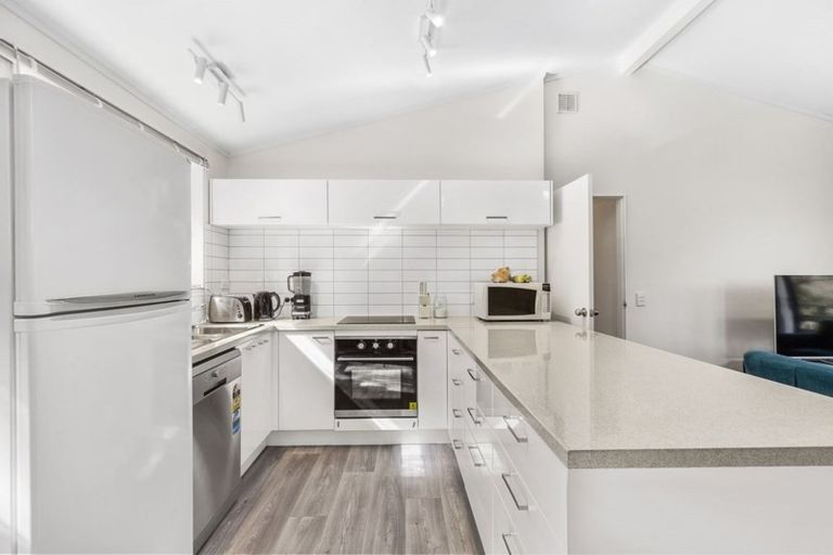 Photo of property in 9a Bourbon Terrace, Karori, Wellington, 6012