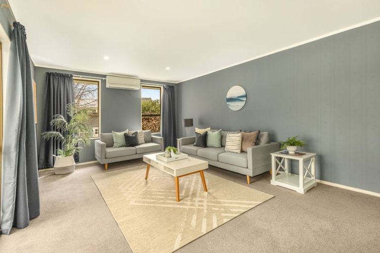 Photo of property in 10 Graham Grove, Waikanae, 5036
