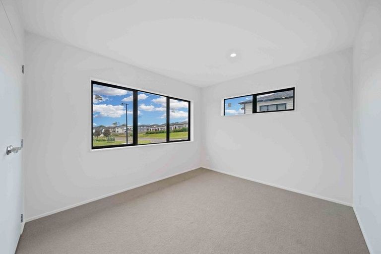 Photo of property in 17 Nola Dawn Avenue, Papakura, 2110