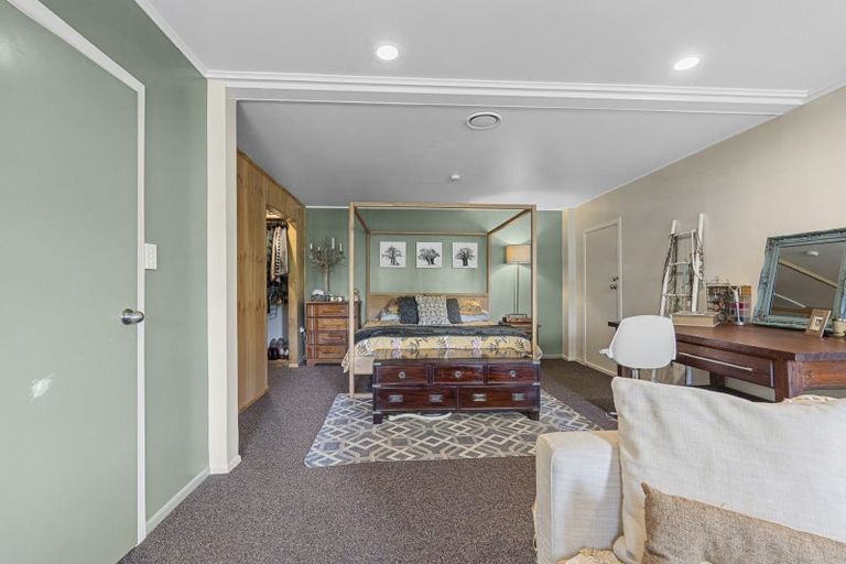 Photo of property in 15 Linda Street, Oakura, 4314