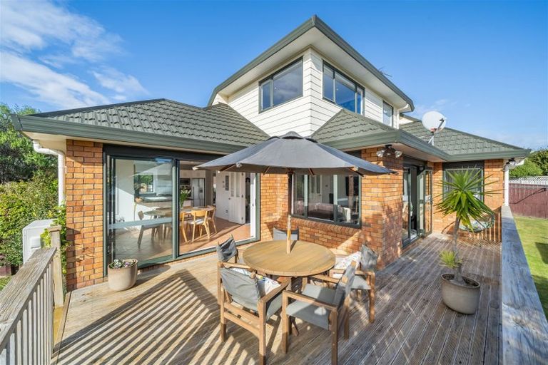 Photo of property in 70 Samwell Drive, Whitby, Porirua, 5024