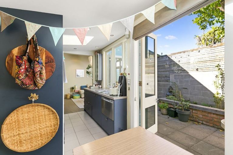 Photo of property in 13 Tainui Terrace, Mount Cook, Wellington, 6021