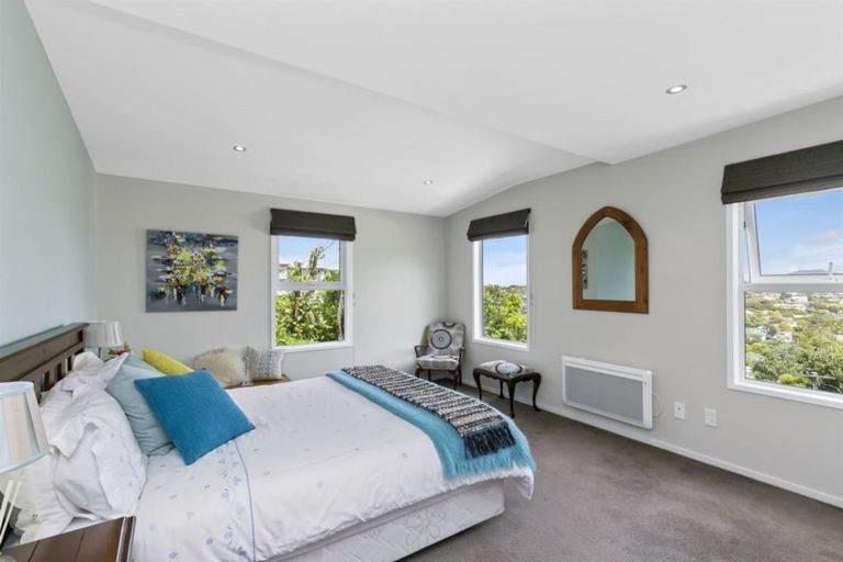 Photo of property in 7b Shortland Street, Khandallah, Wellington, 6035