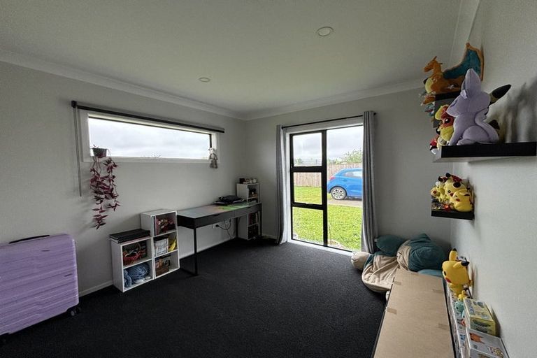 Photo of property in 6 Ash Close, Levin, 5510