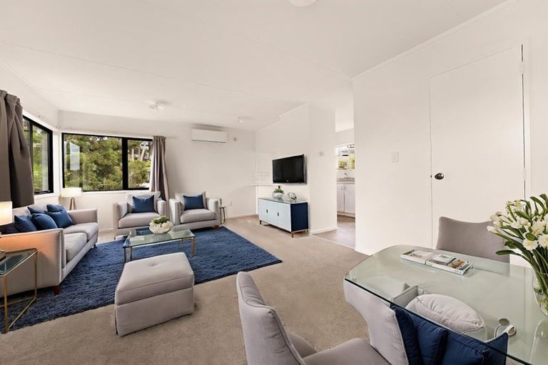 Photo of property in 5 Trengove Place, West Harbour, Auckland, 0618