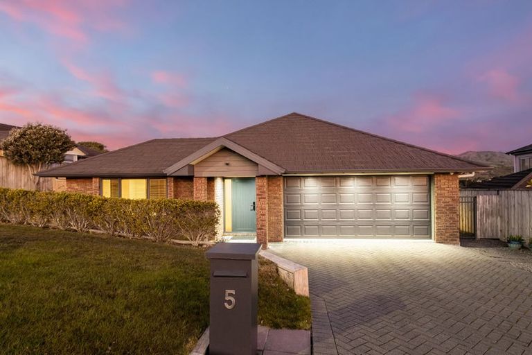 Photo of property in 5 Paparoa Crescent, Aotea, Porirua, 5024