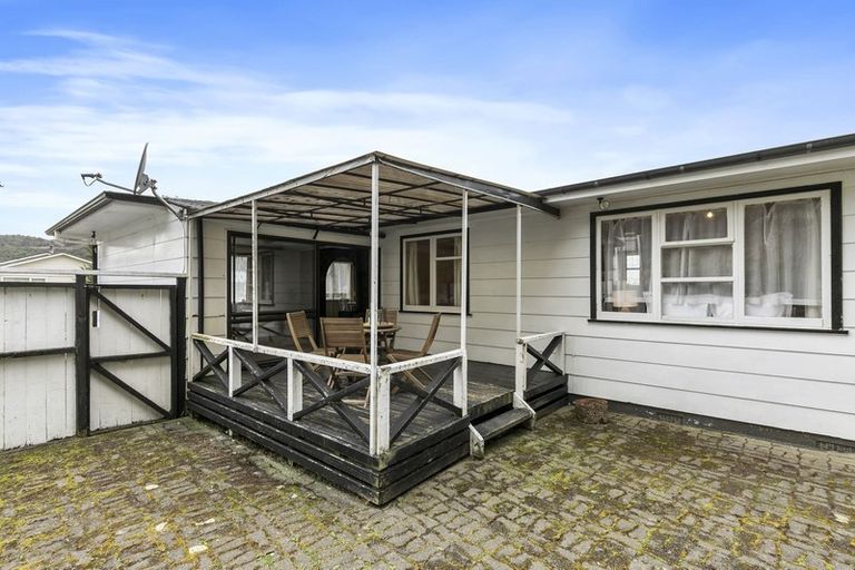 Photo of property in 33 Kairanga Crescent, Wainuiomata, Lower Hutt, 5014