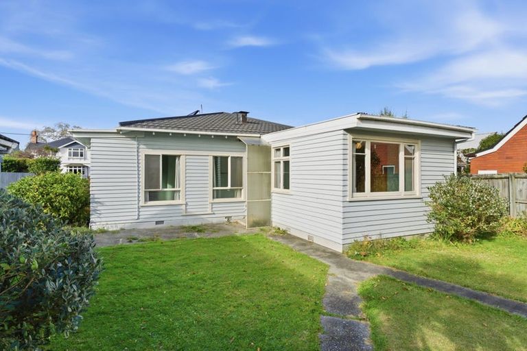 Photo of property in 48 Saint Andrews Square, Strowan, Christchurch, 8052