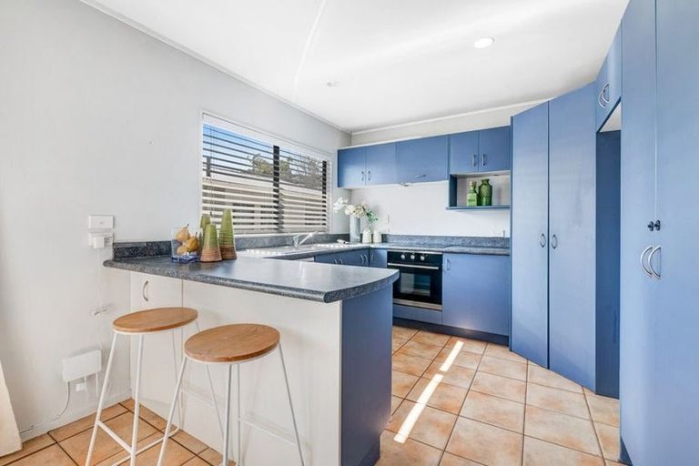 Photo of property in 11 Felicity Place, Unsworth Heights, Auckland, 0632