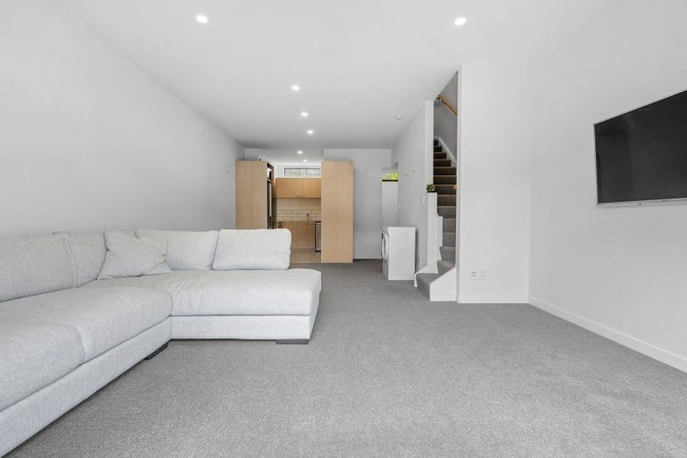 Photo of property in 7u2 Handyside Street, Tawa, Wellington, 5028