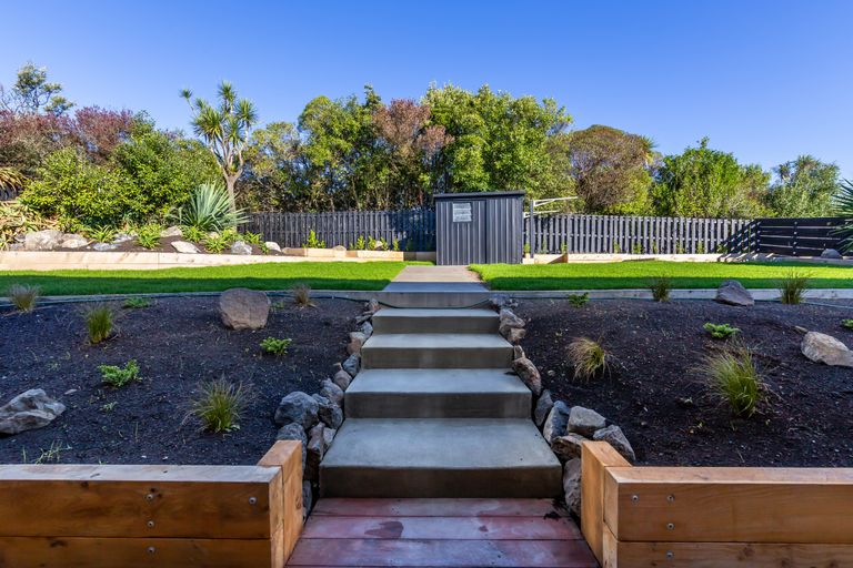 Photo of property in 10 Hilltop Lane, Mount Pleasant, Christchurch, 8081