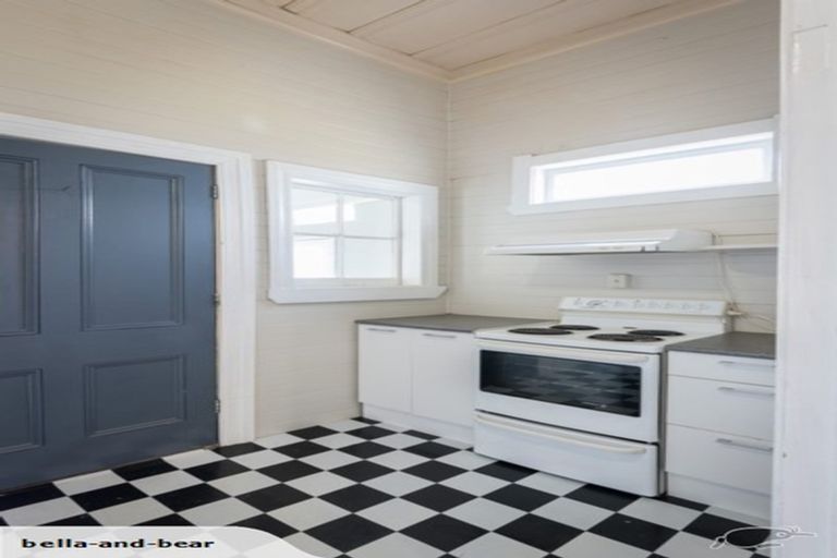 Photo of property in 21 Railway Street, Helensville, 0800