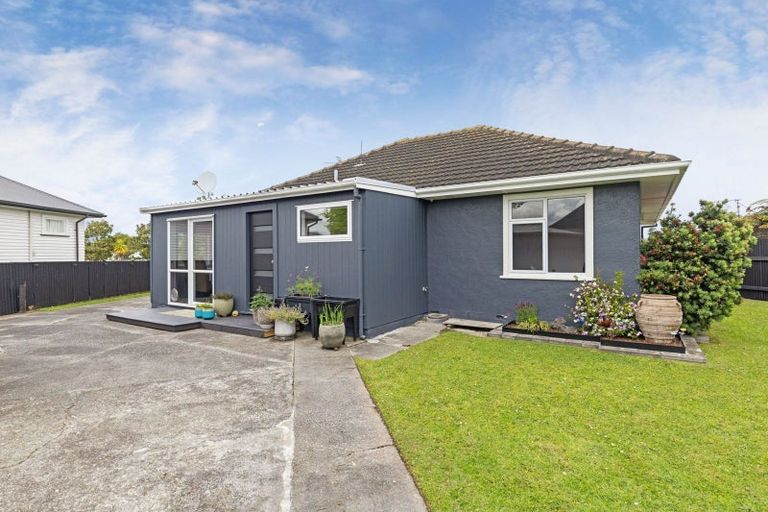 Photo of property in 19 Battersea Place, Roslyn, Palmerston North, 4414