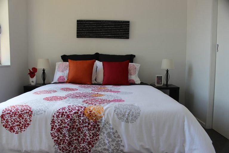 Photo of property in 2/23 Tahi Terrace, Glen Eden, Auckland, 0602