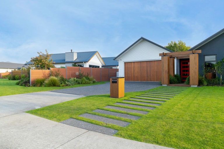 Photo of property in 26 Phoenix Palms Grove, Levin, 5510