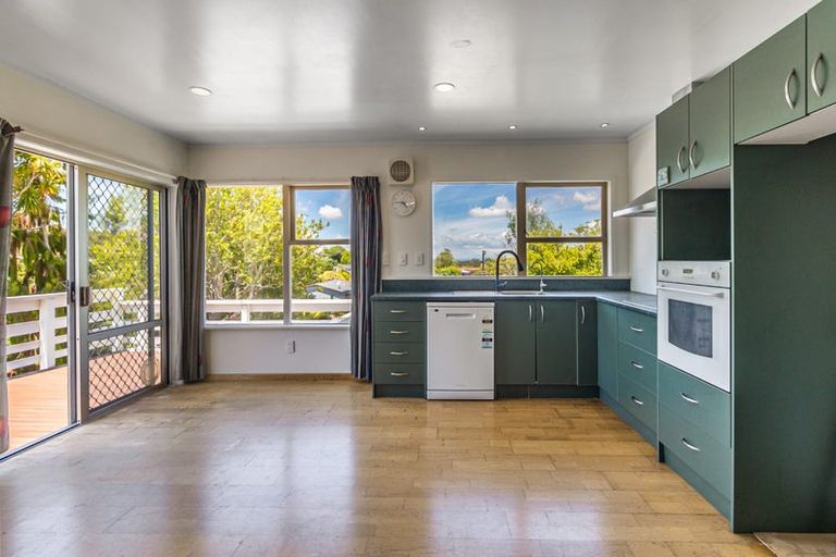 Photo of property in 15 Stottholm Road, Titirangi, Auckland, 0604