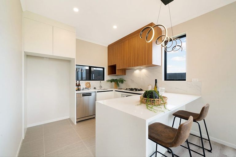 Photo of property in 11a Ballial Place, West Harbour, Auckland, 0618