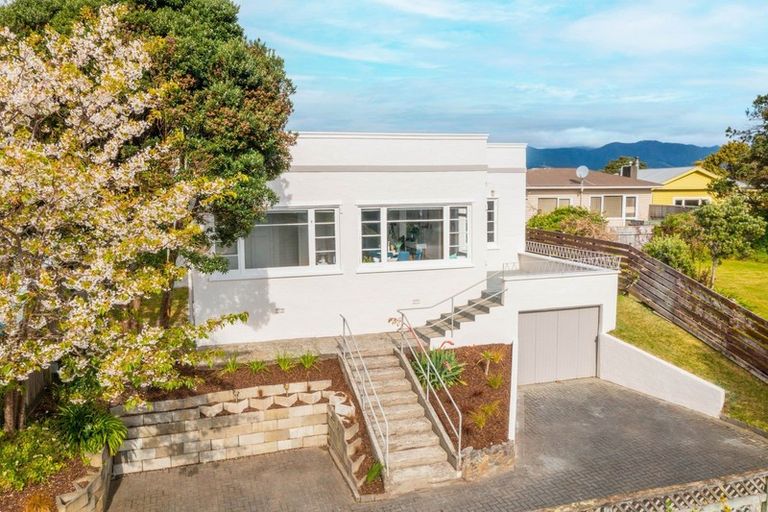 Photo of property in 14 Manly Street, Paraparaumu Beach, Paraparaumu, 5032