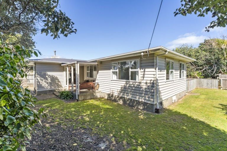 Photo of property in 4 Kowhai Street, Otaki Beach, Otaki, 5512