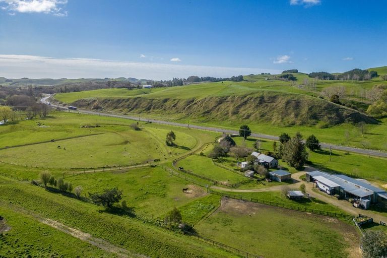 Photo of property in 2966 State Highway 2, Waipukurau, 4281
