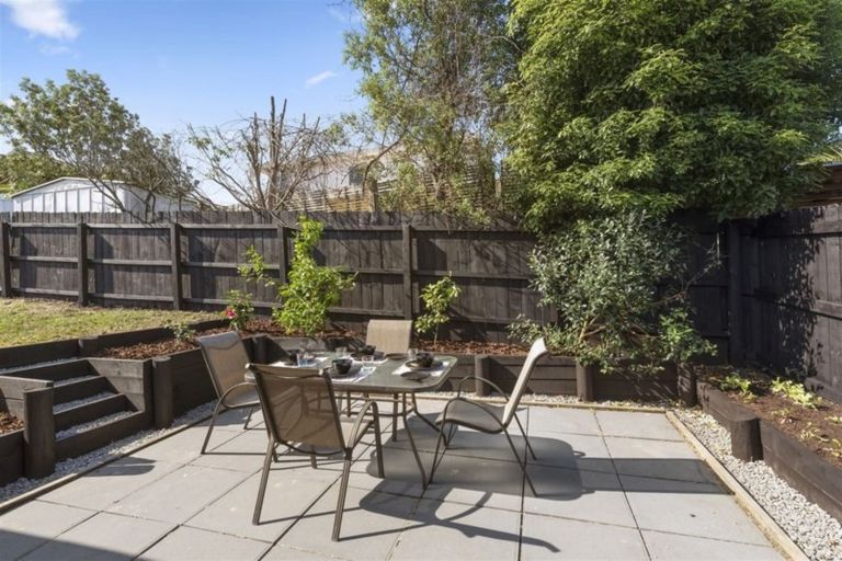 Photo of property in 9 Cloghan Close, Massey, Auckland, 0614