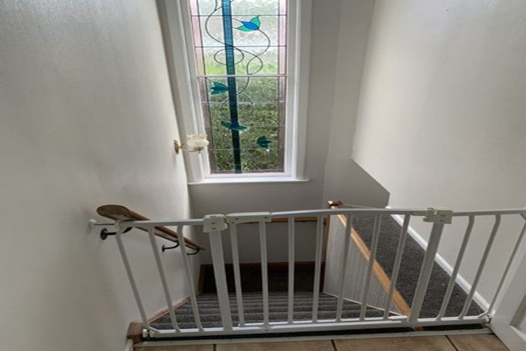 Photo of property in 6 Larsen Crescent, Tawa, Wellington, 5028