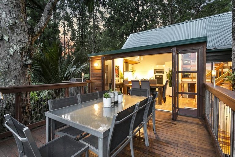 Photo of property in 18 Tainui Road, Titirangi, Auckland, 0604