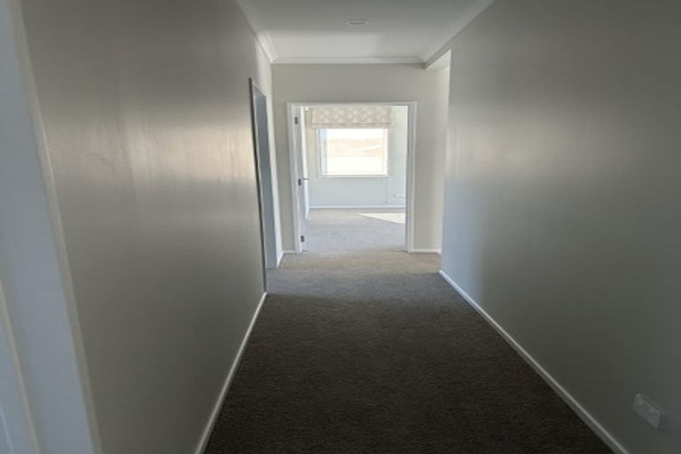 Photo of property in 18 Symes Drive, Red Beach, 0932