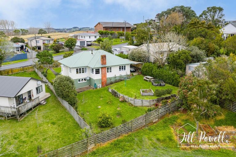 Photo of property in 13 View Street, Maungaturoto, 0520
