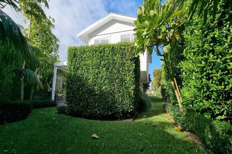 Photo of property in 17 Bevyn Street, Castor Bay, Auckland, 0620