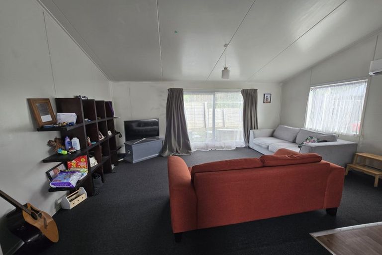 Photo of property in 10a York Place, Cannons Creek, Porirua, 5024