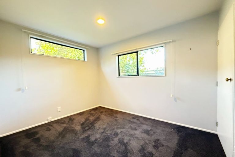 Photo of property in 2/252 East Coast Road, Forrest Hill, Auckland, 0620