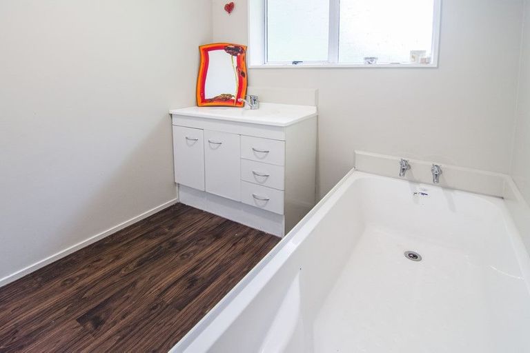 Photo of property in 476 High Street South, Carterton, 5713