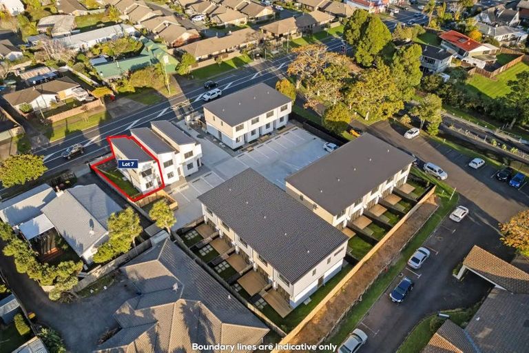Photo of property in 101 Botany Road, Botany Downs, Auckland, 2010