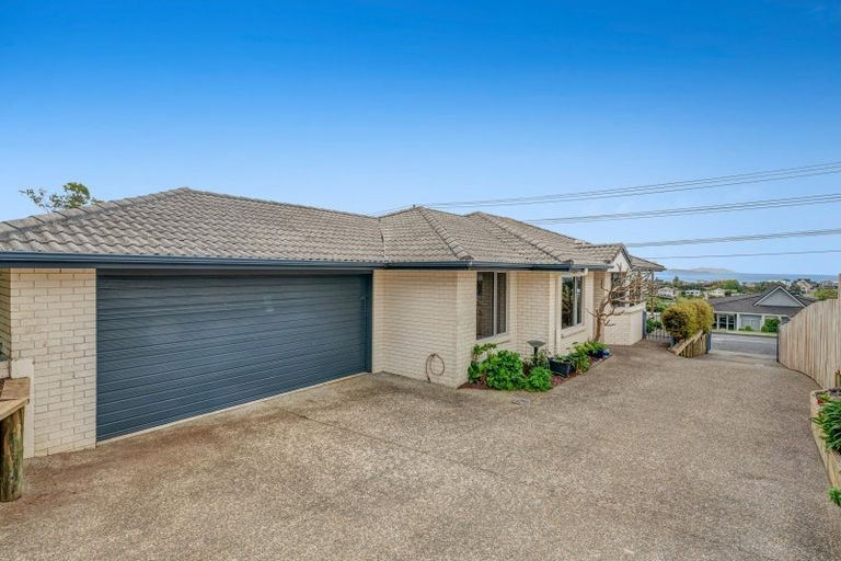 Photo of property in 43 Waiora Road, Stanmore Bay, Whangaparaoa, 0932