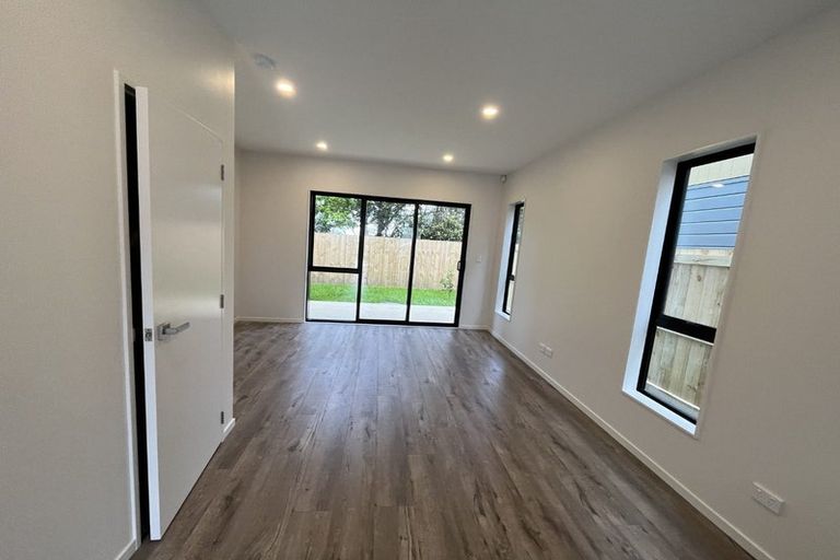 Photo of property in 10/241 Don Buck Road, Massey, Auckland, 0614