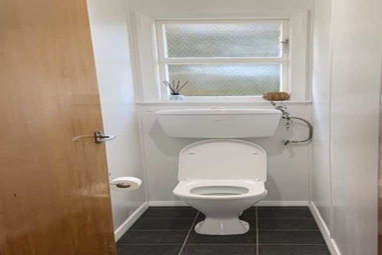 Photo of property in 44 Discovery Place, Marfell, New Plymouth, 4310
