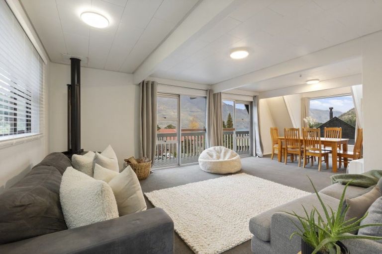 Photo of property in 26 Williams Street, Sunshine Bay, Queenstown, 9300
