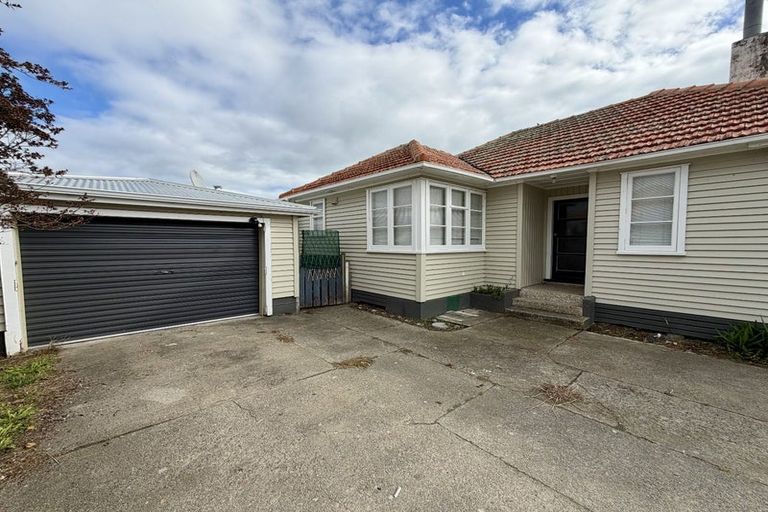 Photo of property in 9 Goldsmith Crescent, Levin, 5510