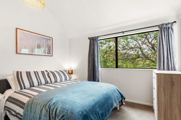 Photo of property in 4/163 Queens Drive, Lyall Bay, Wellington, 6022