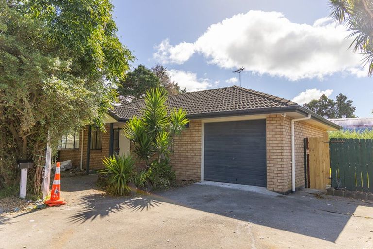 Photo of property in 2 Scotts Field Drive, Takanini, 2112