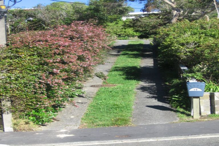 Photo of property in 19 Kahikatea Grove, Paparangi, Wellington, 6037