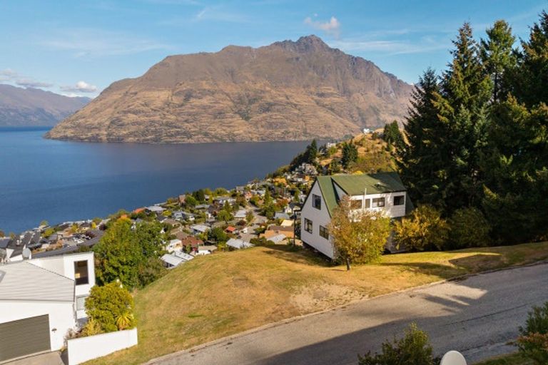 Photo of property in 3 Von Place, Fernhill, Queenstown, 9300