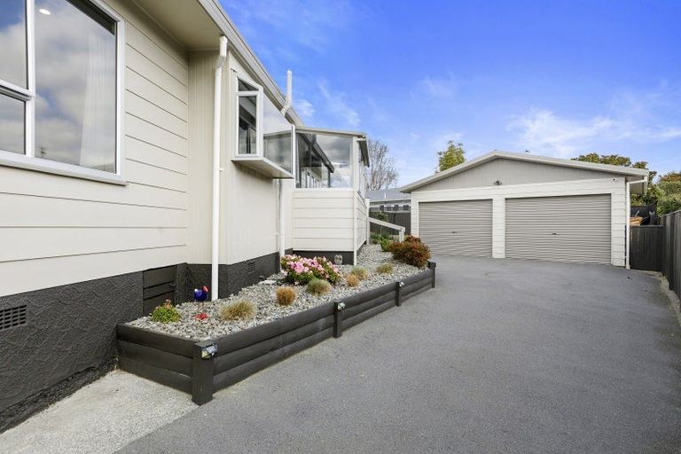 Photo of property in 17 Memphis Grove, Totara Park, Upper Hutt, 5018