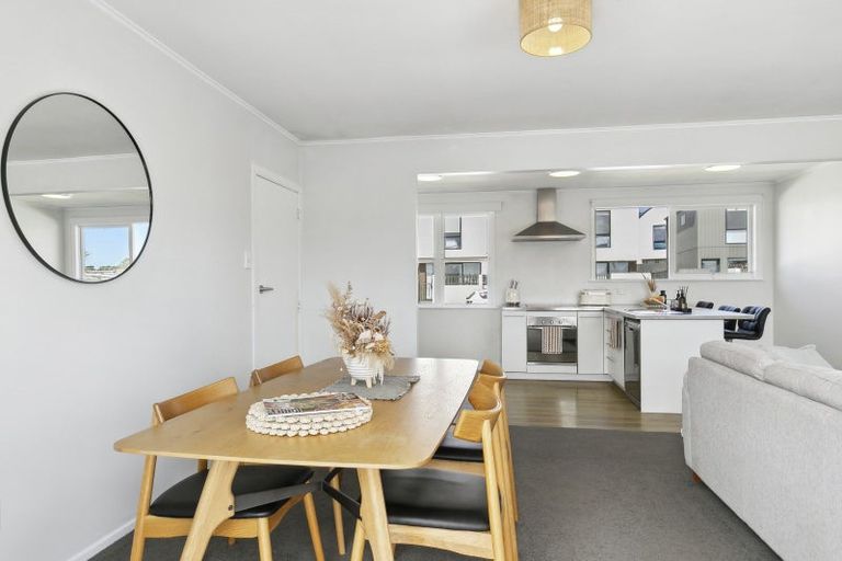 Photo of property in 5 Oswald Crescent, Paparangi, Wellington, 6037