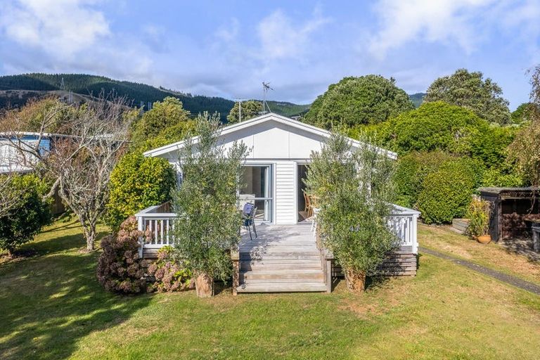 Photo of property in 22 Kaitawa Crescent, Paraparaumu, 5032