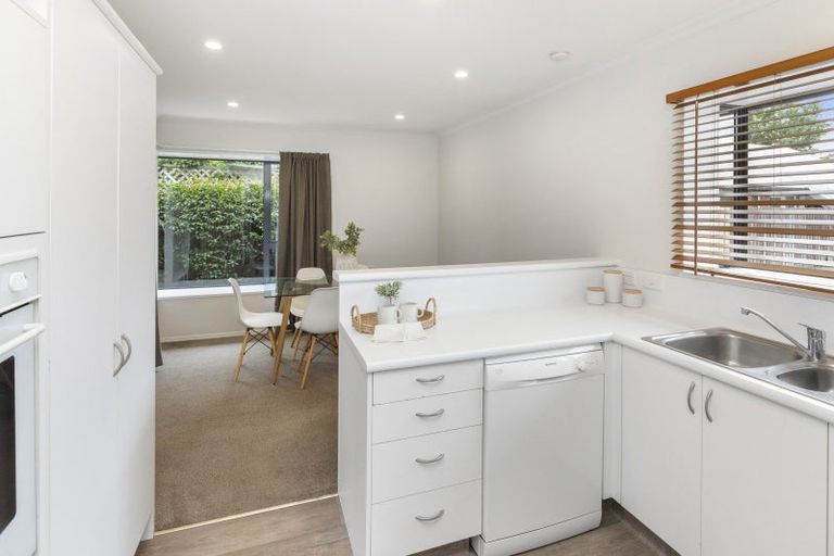 Photo of property in 129 Avonhead Road, Avonhead, Christchurch, 8042