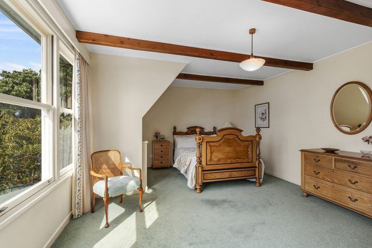 Photo of property in 51 Awa Road, Karaka Bays, Wellington, 6022